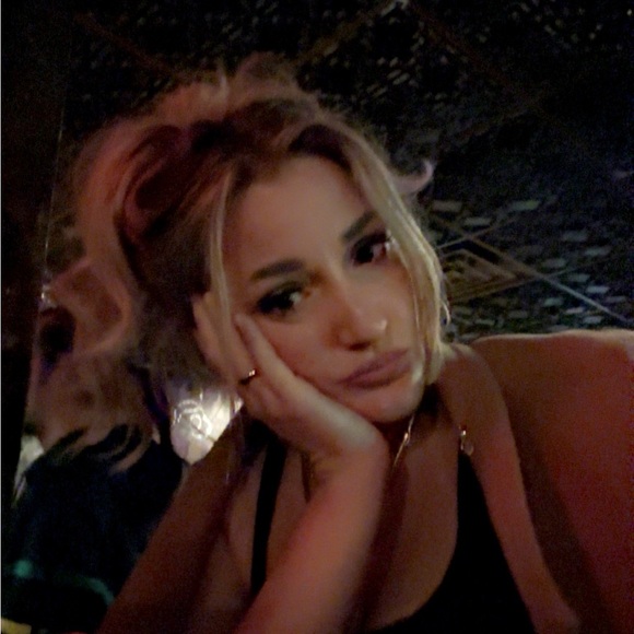 Meet your Posher, Chelsea - Picture 1 of 2